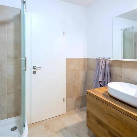 Mediterranean Summer House Χβαρ