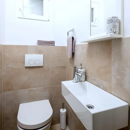 Mediterranean Summer House * Χβαρ